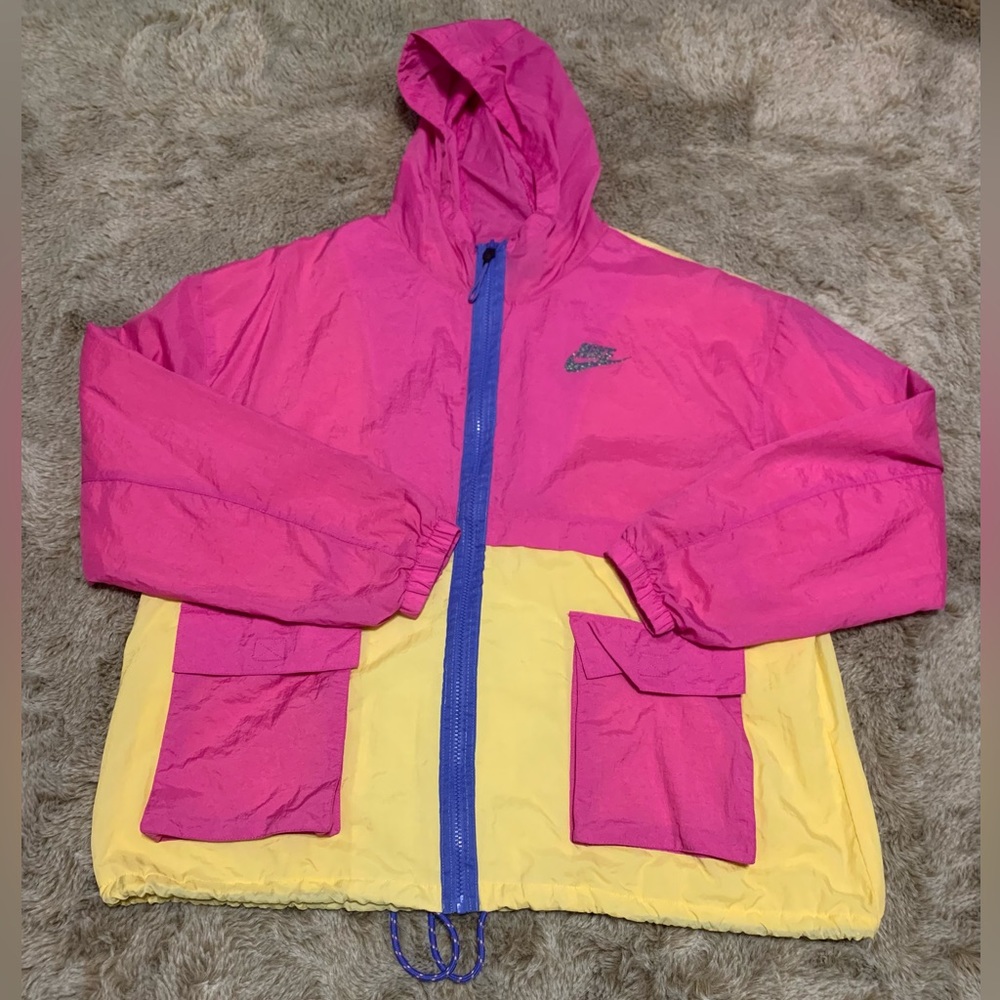 Nike Sportswear Icon Clash Pink Colorblock Retro ZipUp Woven Windbreaker Jacket.